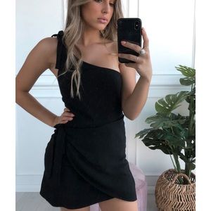 White fox boutique back side tie dress